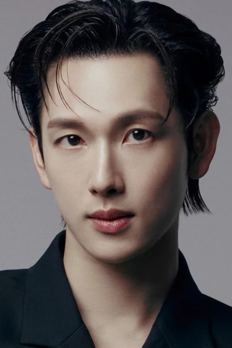Actor Yim Si-wan