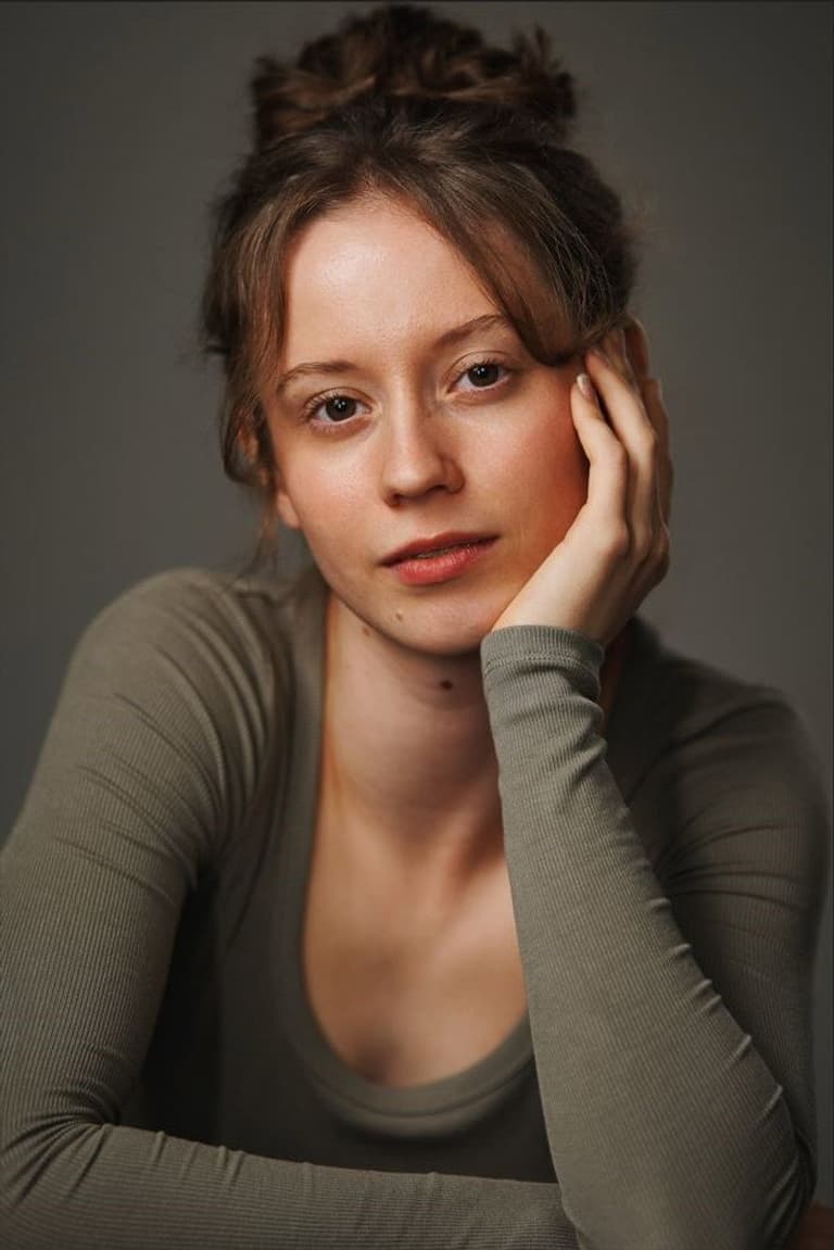 Actor Ella Oliphant